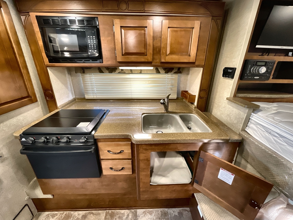 2016 Lance Lance 1062 — photo 8 of 8