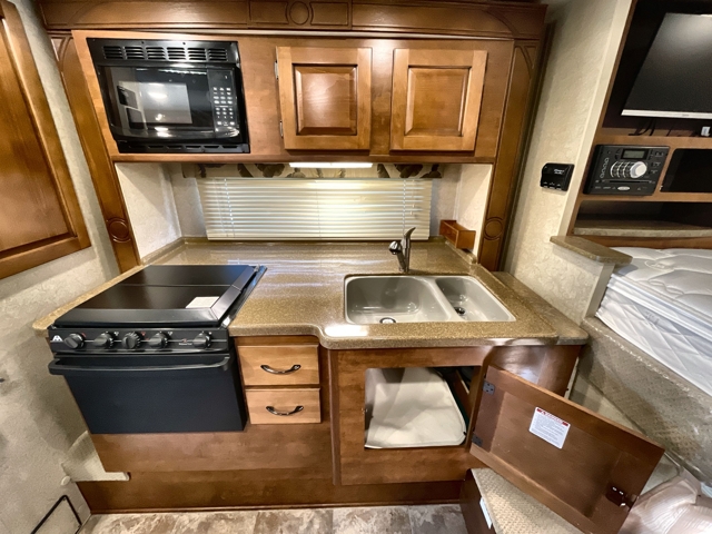 2016 Lance Lance 1062 — photo 8 of 8