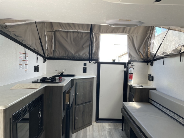 2022 Coachmen V-trec V4 — photo 7 of 8