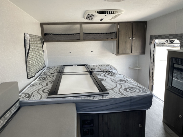 2022 Coachmen V-trec V4 — photo 2 of 8