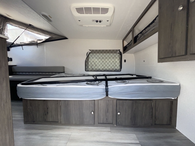 2022 Coachmen V-trec V4 — photo 6 of 8