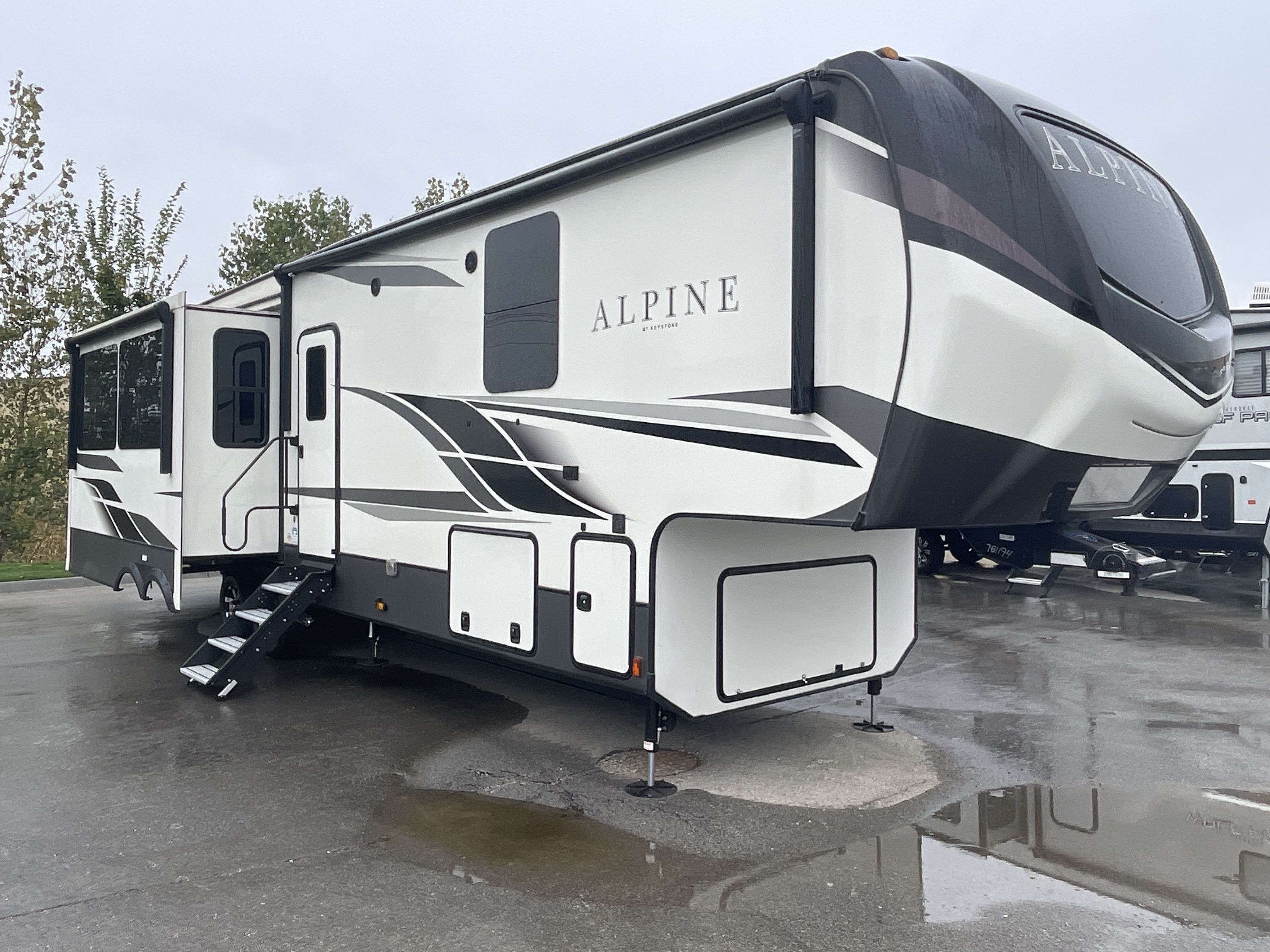 Alpine travel trailer - Travelbyaina.net