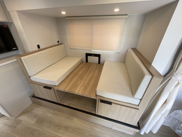 2026 Winnebago Micro Minnie 2108DS — photo 3 of 8