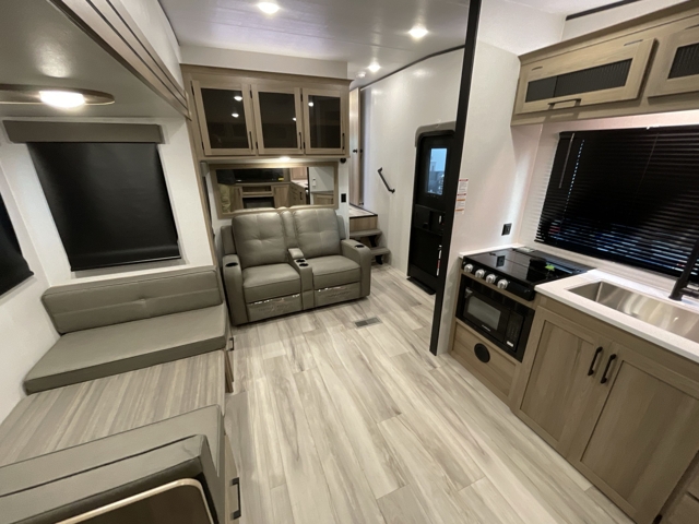 2026 Keystone Coleman Legacy 2400REX — photo 3 of 8