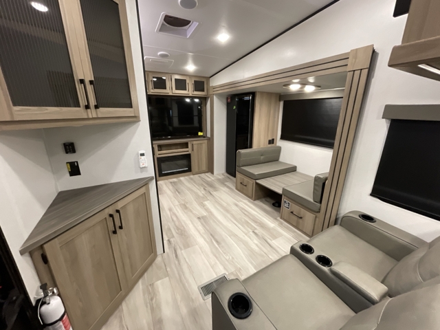 2026 Keystone Coleman Legacy 2400REX — photo 4 of 8