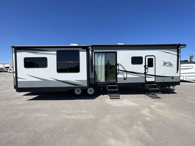 2020 Jayco Jay Flight Bungalow 40FBTS — photo 6 of 8
