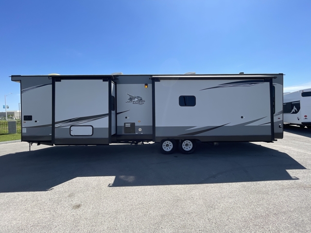 2020 Jayco Jay Flight Bungalow 40FBTS — photo 7 of 8