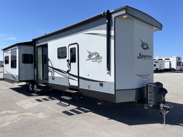 2020 Jayco Jay Flight Bungalow 40FBTS — photo 1 of 8