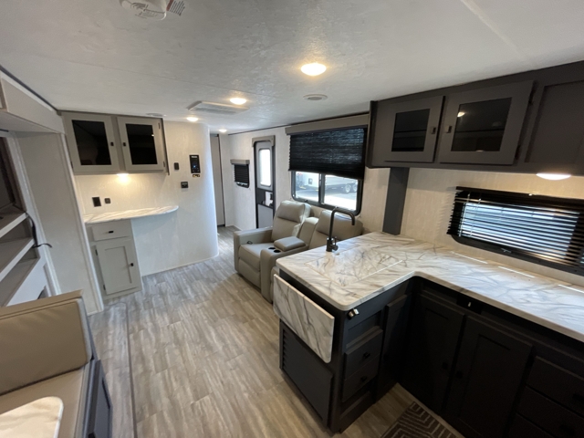 2024 Coachmen Apex Ultra-lite 264RKS — photo 3 of 8