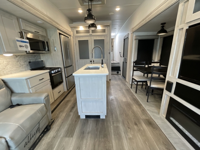 2022 East To West Tandara 386MB-OK — photo 4 of 8