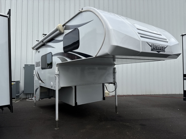 2020 Lance Lance 825 — photo 1 of 8