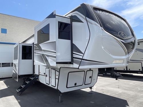 RV carousel image 1