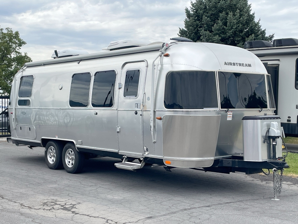 2019 Airstream Flying Cloud 28RB TWIN