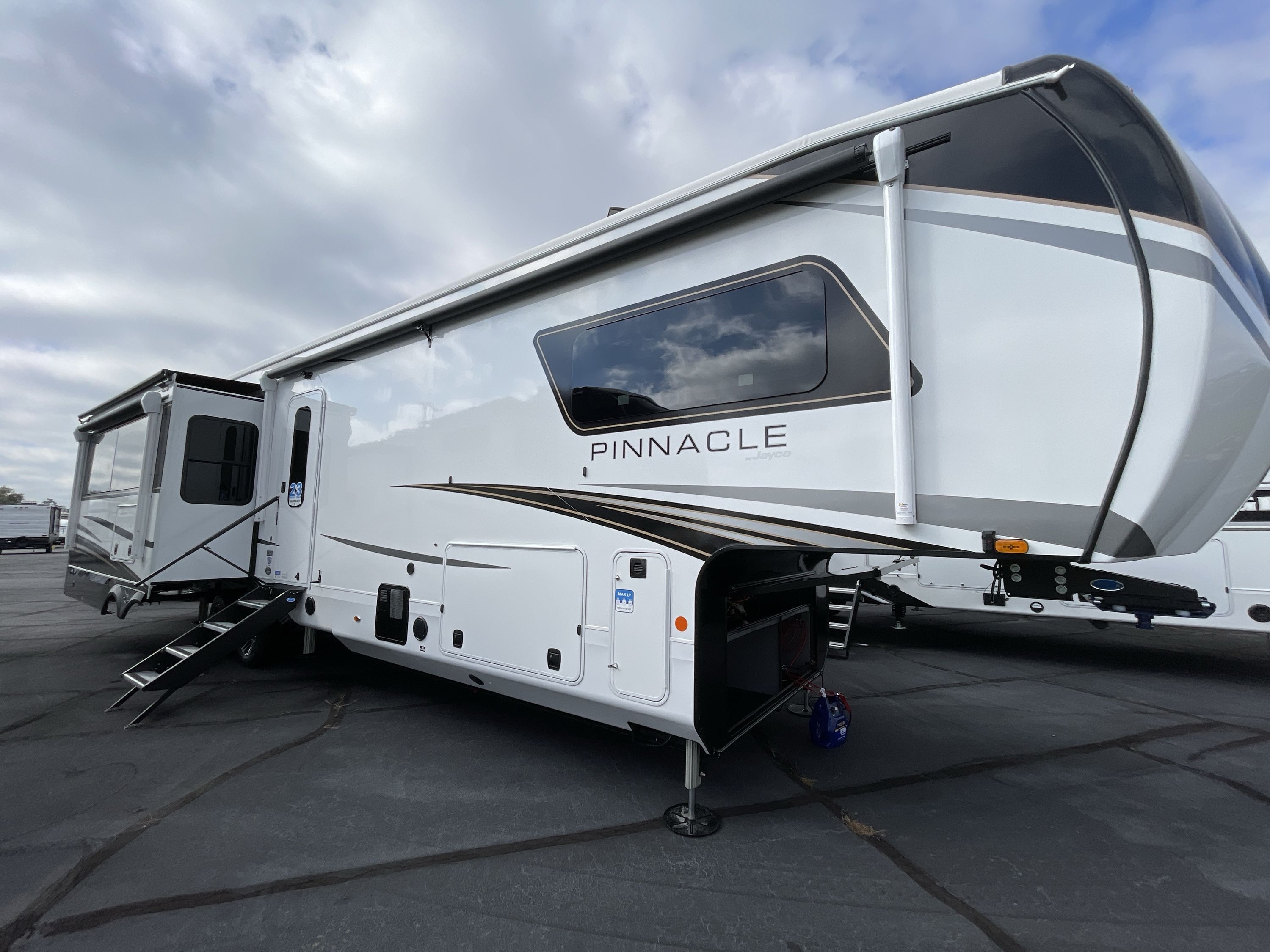 Pinnacle travel trailer 60 photos - Lomelono.com