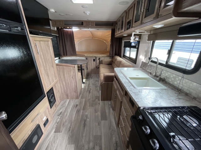 2018 Jayco Jay Feather 19H — photo 2 of 8