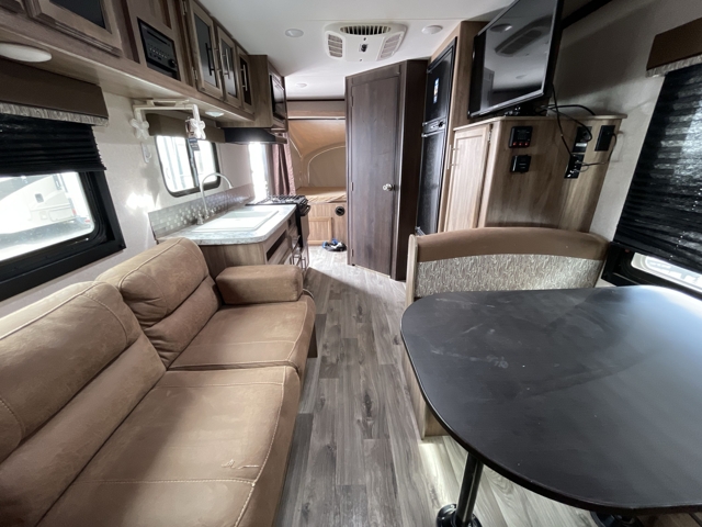 2018 Jayco Jay Feather 19H — photo 3 of 8