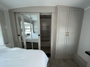 bedroom-closet