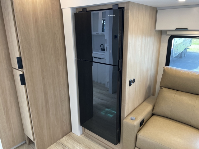 2026 Winnebago Thrive 22RBS — photo 8 of 8