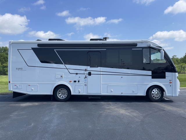 2025 Coachmen Euro 25EU — photo 5 of 8