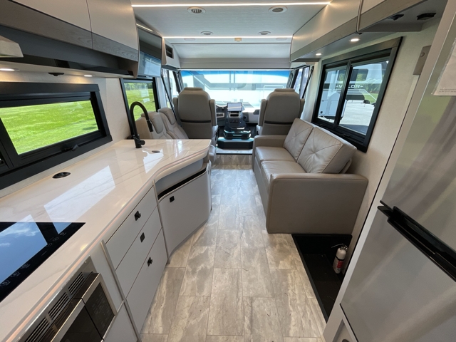 2025 Coachmen Euro 25EU — photo 3 of 8