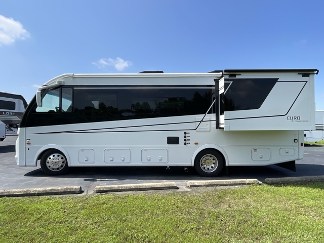 2025 Coachmen Euro 25EU — photo 6 of 8