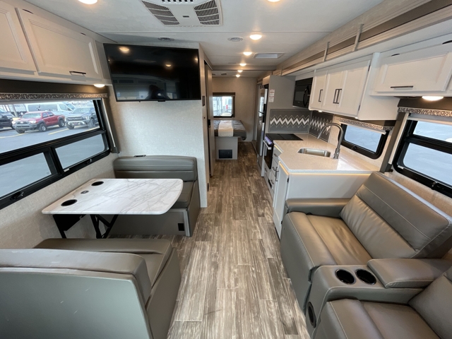 2024 Thor Hurricane 29M — photo 3 of 8