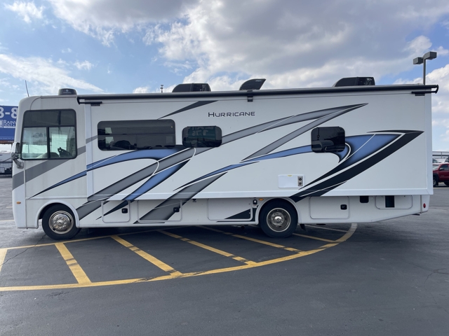 2024 Thor Hurricane 29M — photo 7 of 8