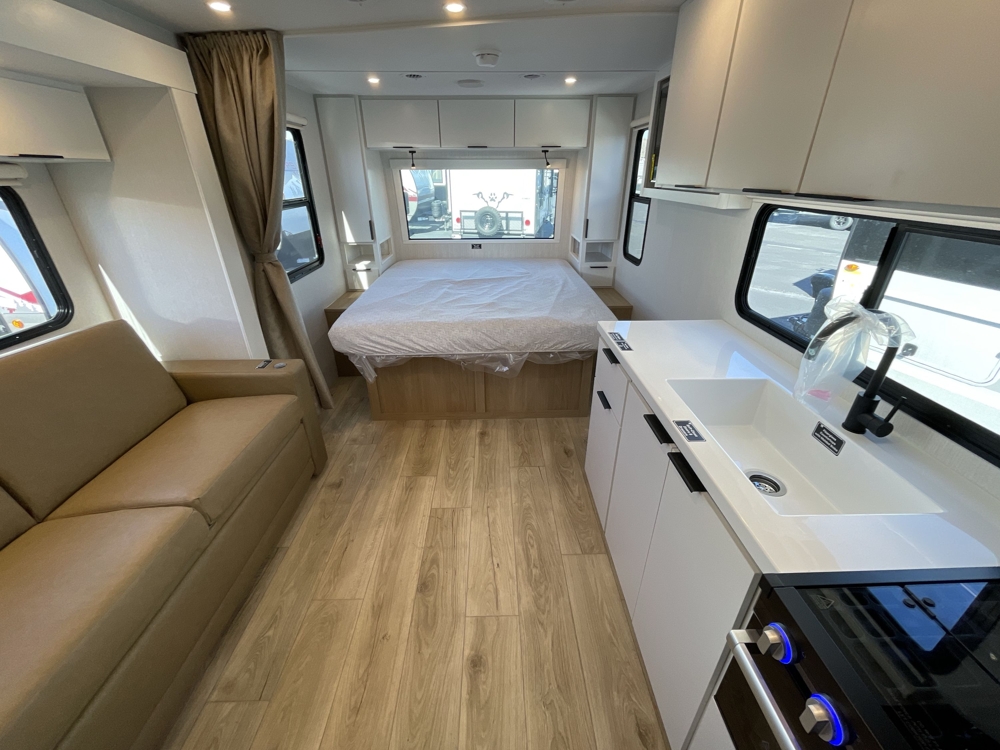 2026 Winnebago Thrive 18FBS — photo 3 of 8