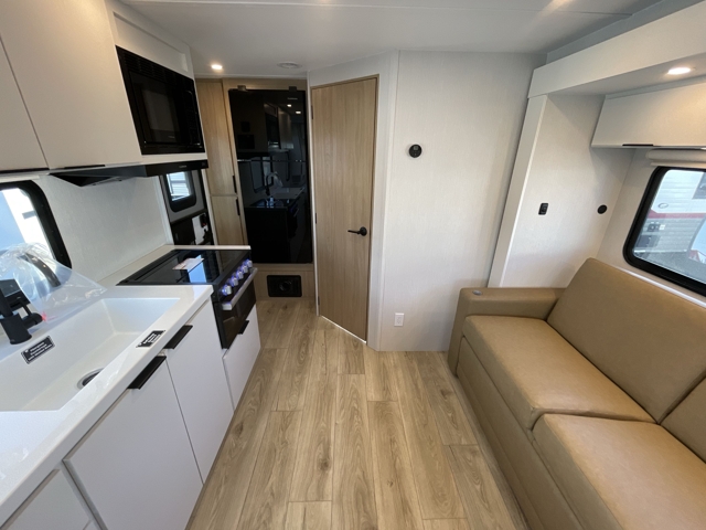 2026 Winnebago Thrive 18FBS — photo 4 of 8