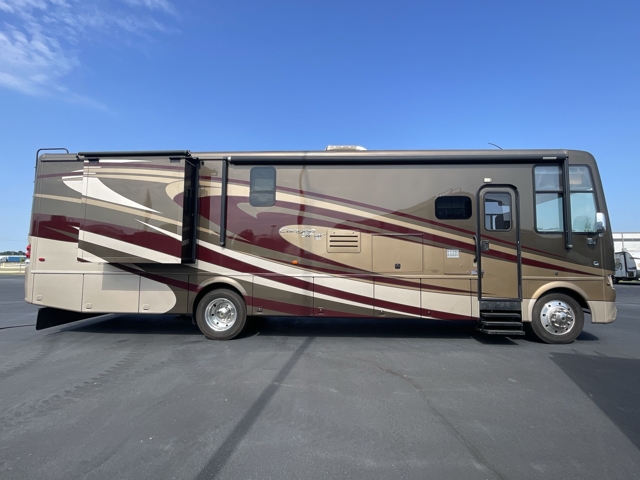 2015 Newmar Canyon Star 3610 — photo 5 of 8