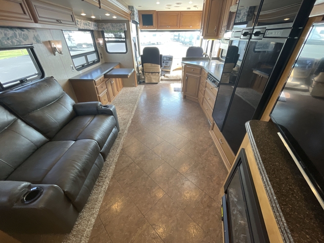 2015 Newmar Canyon Star 3610 — photo 3 of 8