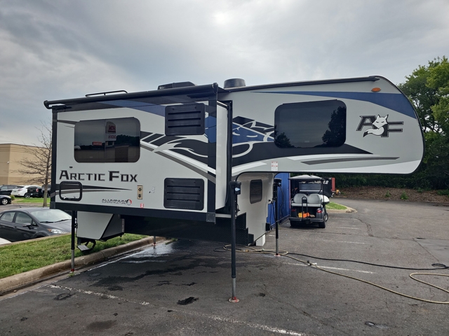 2022 Northwood Arctic Fox Camper 990 — photo 6 of 8