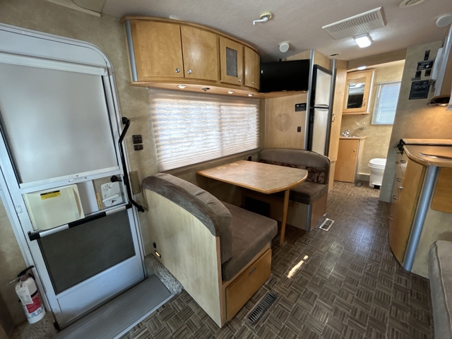 2007 Itasca Navion 23H — photo 3 of 8