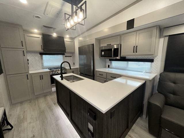 2026 Keystone Montana High Country 325RK — photo 5 of 8