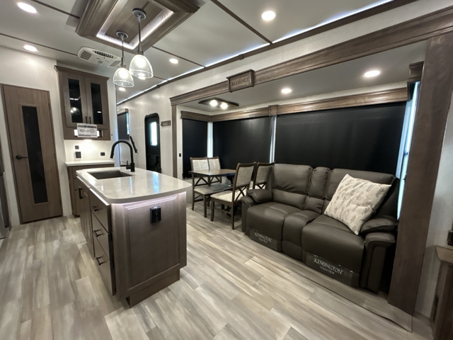 2023 Alliance Paradigm 390MP — photo 5 of 8