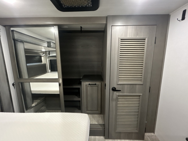 2023 Keystone Montana 3857BR — photo 8 of 8