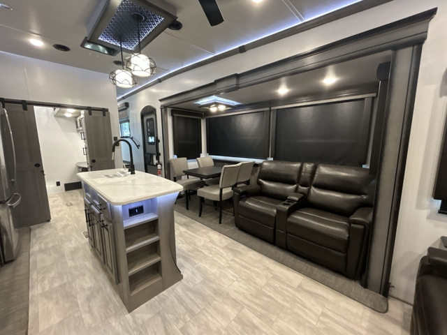 2023 Keystone Montana 3857BR — photo 5 of 8
