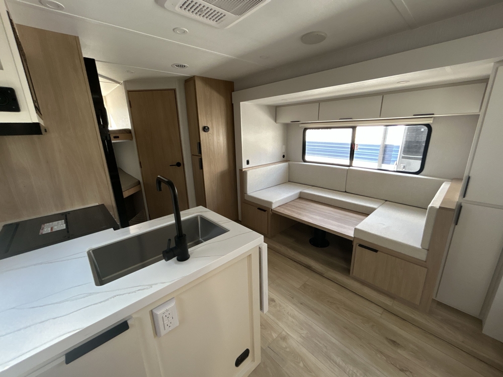 2026 Winnebago Thrive 22MBH — photo 4 of 8