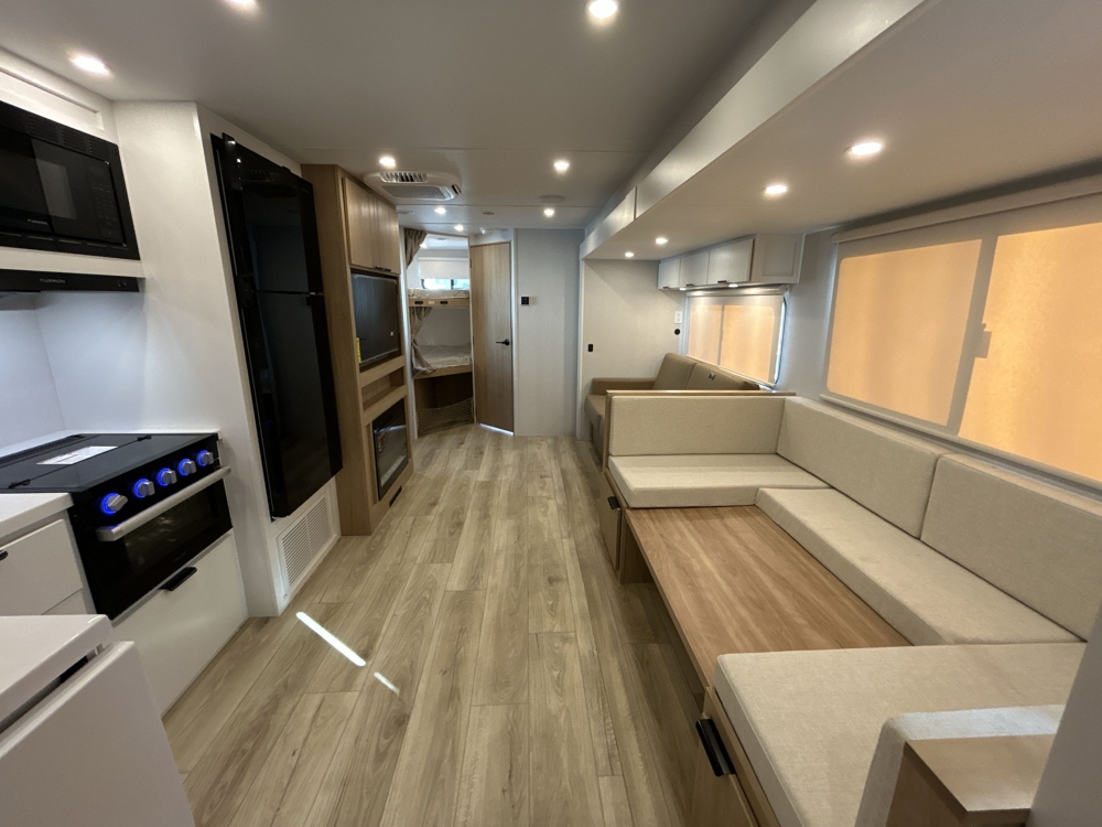 2026 Winnebago Thrive 28BHS — photo 6 of 8
