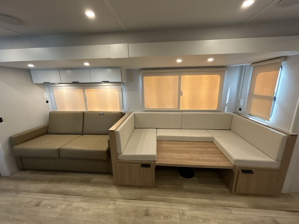 2026 Winnebago Thrive 28BHS — photo 5 of 8