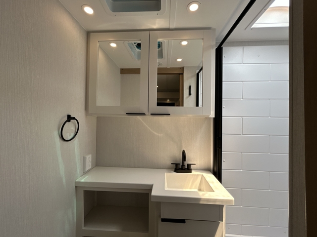 2026 Winnebago Thrive 22MLS — photo 7 of 8