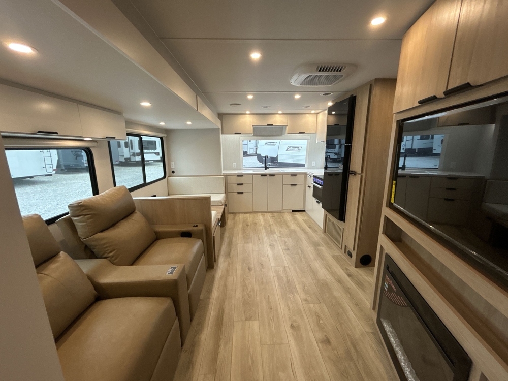 2026 Winnebago Thrive 26FKD — photo 6 of 8