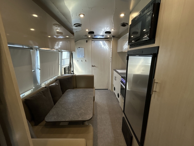 2021 Airstream Flying Cloud 23FB — photo 6 of 8