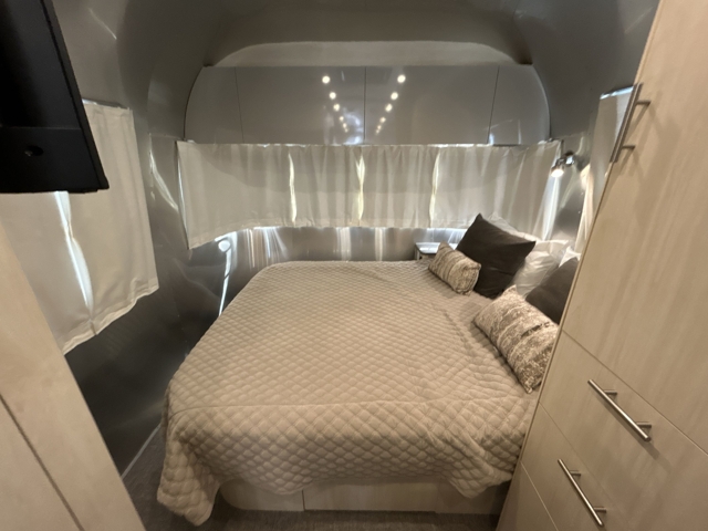 2021 Airstream Flying Cloud 23FB — photo 7 of 8