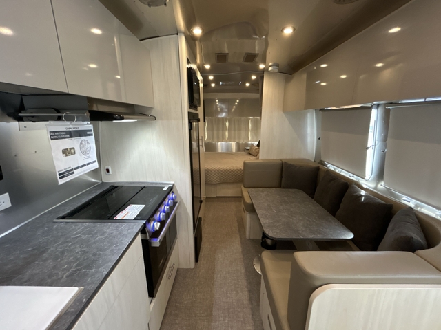 2021 Airstream Flying Cloud 23FB — photo 5 of 8