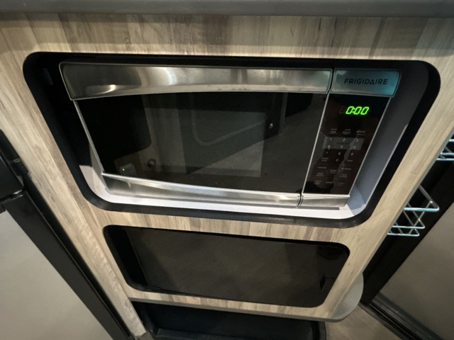 2018 Airstream Basecamp 16 — photo 8 of 8