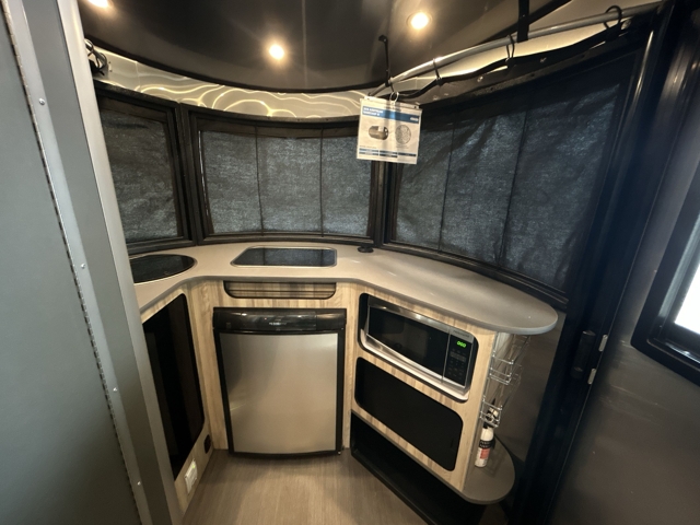 2018 Airstream Basecamp 16 — photo 7 of 8