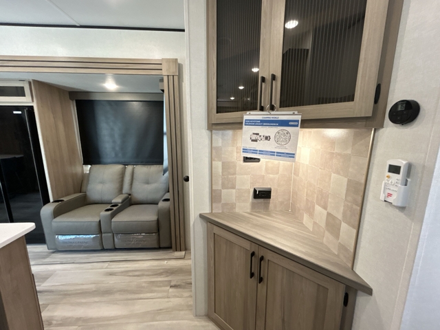 2026 Keystone Coleman Legacy 2800SUNDECK — photo 4 of 8