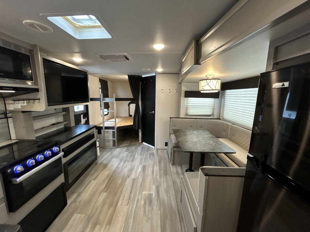 2023 Prime Time Tracer 25BHS — photo 5 of 8