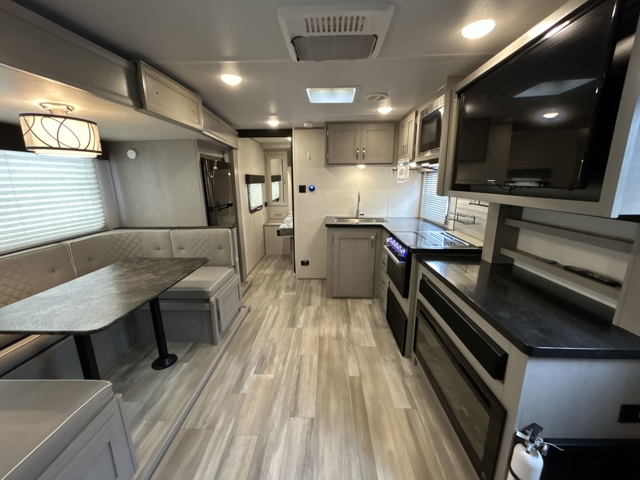 2023 Prime Time Tracer 25BHS — photo 4 of 8